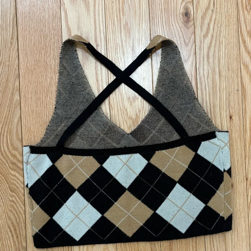 Argyle Patterned Cross Back Tank Top - Picture 5 of 7